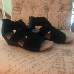 Black comfort sandals, perfect condition, worn once.